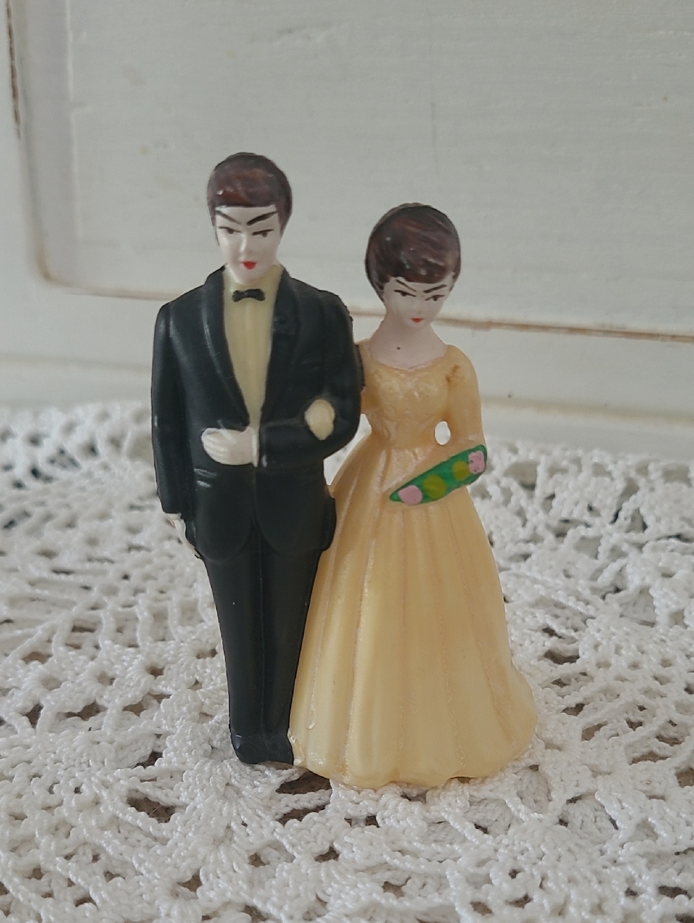 Vintage Bride And Groom Wedding Cake Topper, 50s/60s, Black Tuxedo, Cream Gown
